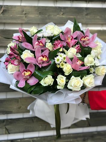 Букет цветов из: Розы и Хризантемы в Кыштыме