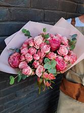 Букет розы в пальмах в Кыштыме Букет цветов из: Розы в Кыштыме